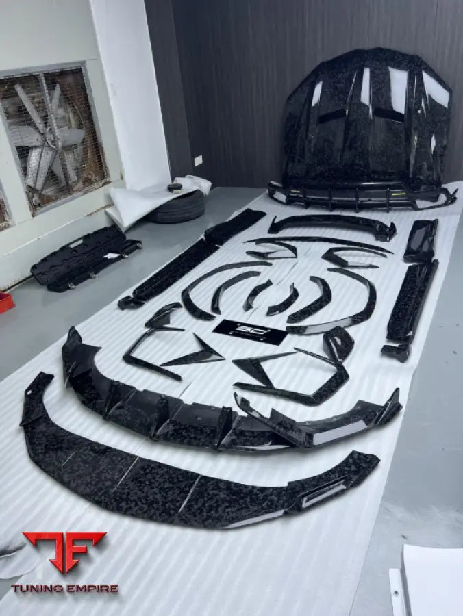 LAMBORGHINI URUS CARBON BODY KITS PARTS
