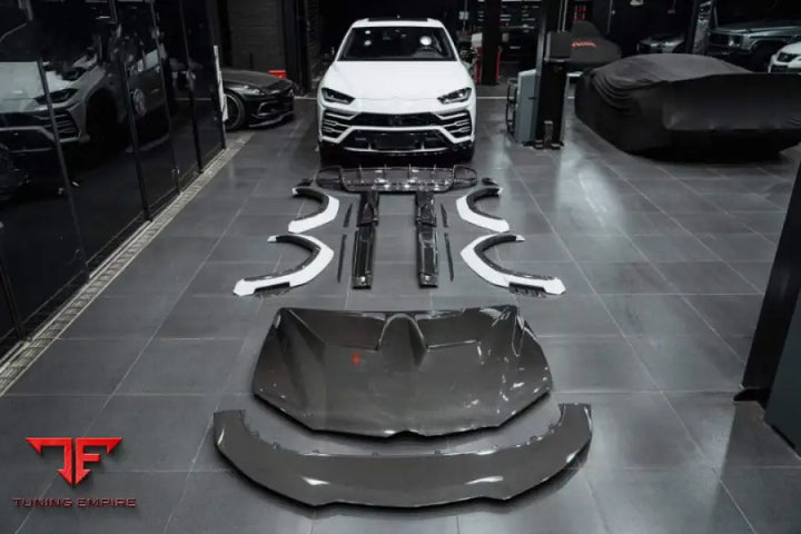 Lamborghini Urus R-Style Dry Carbon Body Kit