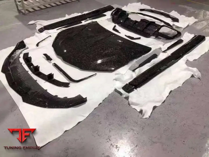 Lamborghini Urus R-Style Dry Carbon Body Kit