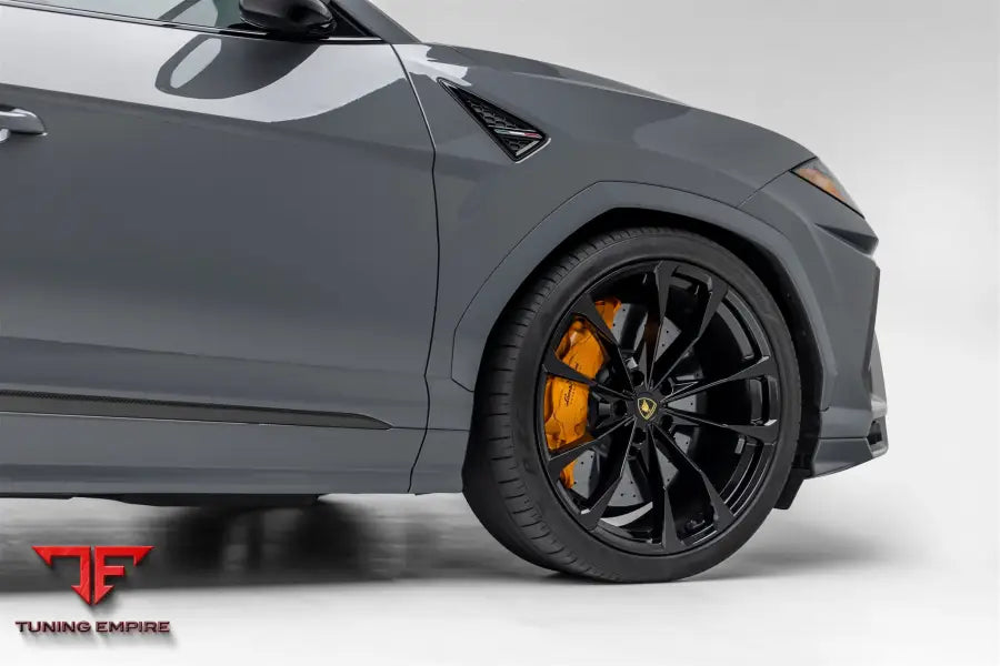 LAMBORGHINI URUS FORGED WHEELS AND EXHAUST SYSTEM