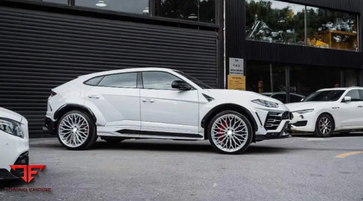 Lamborghini Urus R-Style Dry Carbon Body Kit