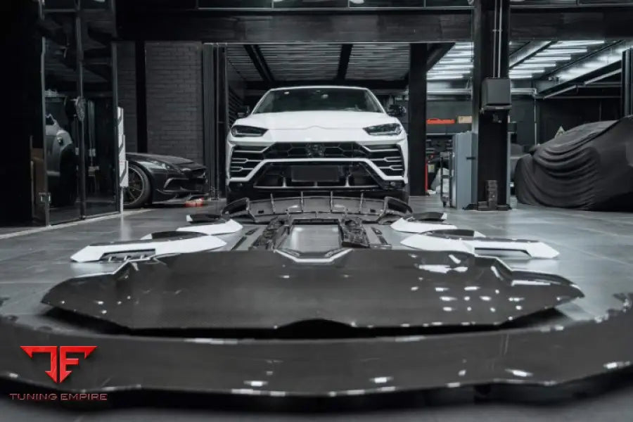 Lamborghini Urus R-Style Dry Carbon Body Kit