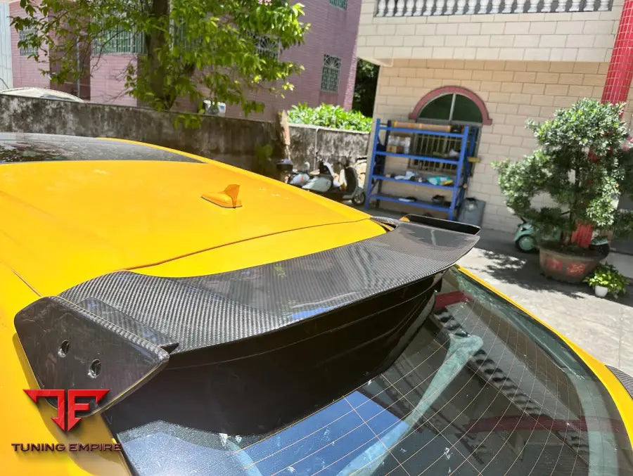 LAMBORGHINI URUS S DRY CARBON WIDE BODY KIT