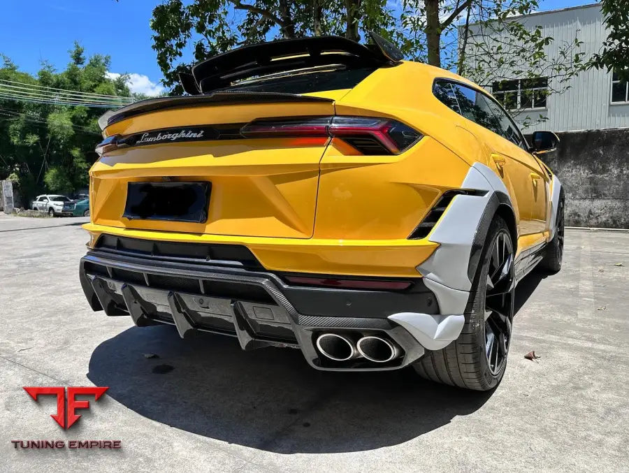 LAMBORGHINI URUS S DRY CARBON WIDE BODY KIT