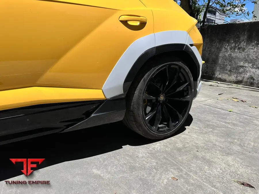 LAMBORGHINI URUS S WIDEBODY KIT WITH CARBON