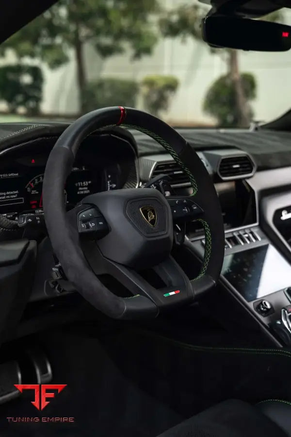 LAMBORGHINI URUS WHEELS AND EXHAUST SYSTEM
