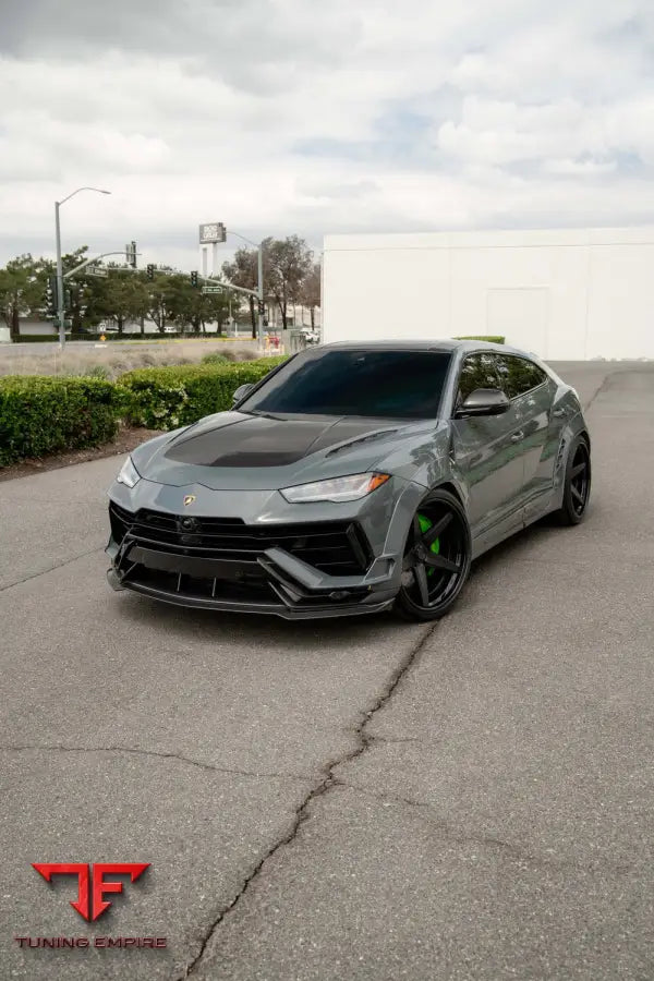 LAMBORGHINI URUS WHEELS AND EXHAUST SYSTEM
