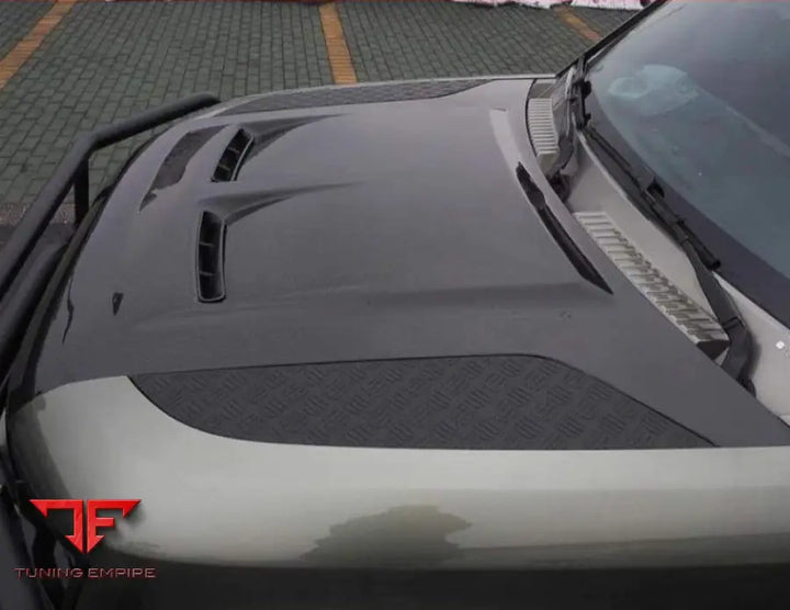 LAND ROVER DEFENDER DRY CARBON FIBER BONNET WITH VENTS 2020-2023