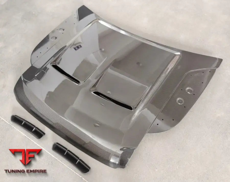 LAND ROVER DEFENDER DRY CARBON FIBER BONNET WITH VENTS 2020-2023