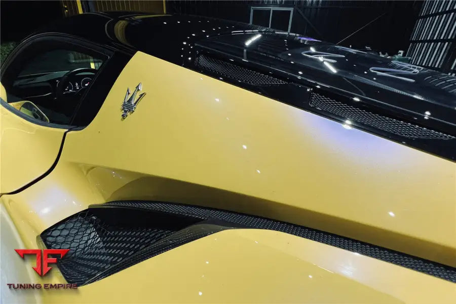 MASERATI MC20 NVT STYLE DRY CARBON FIBER QUARTER PANEL SIDE VENT SCOOPS