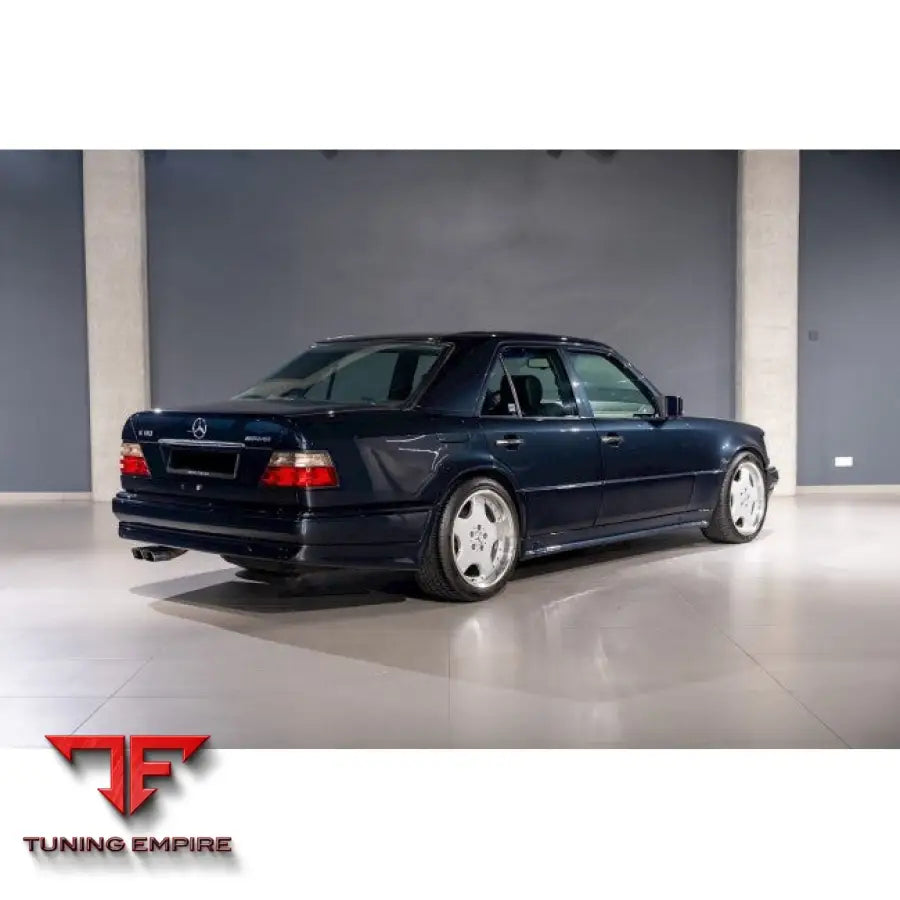 MERCEDES-BENZ W124 SEDAN AMG LOOK BODY KIT