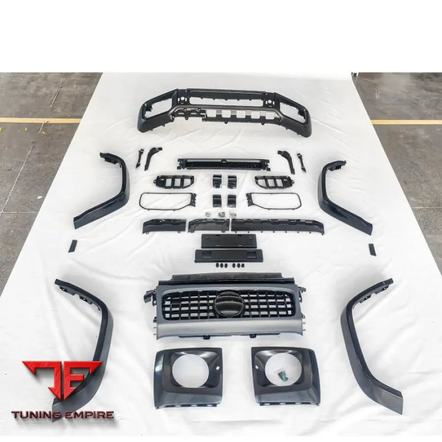 MERCEDES-BENZ W465 W464 G63 W463A SILVER AND BLACK TRIMS BODY KITS