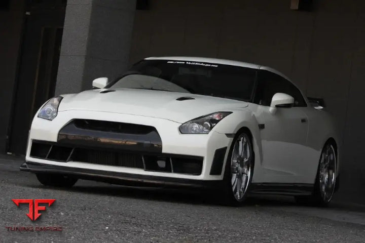NISSAN GT-R R35 2016 + AUTHENTIC VEILSIDE VER.I BODY KIT