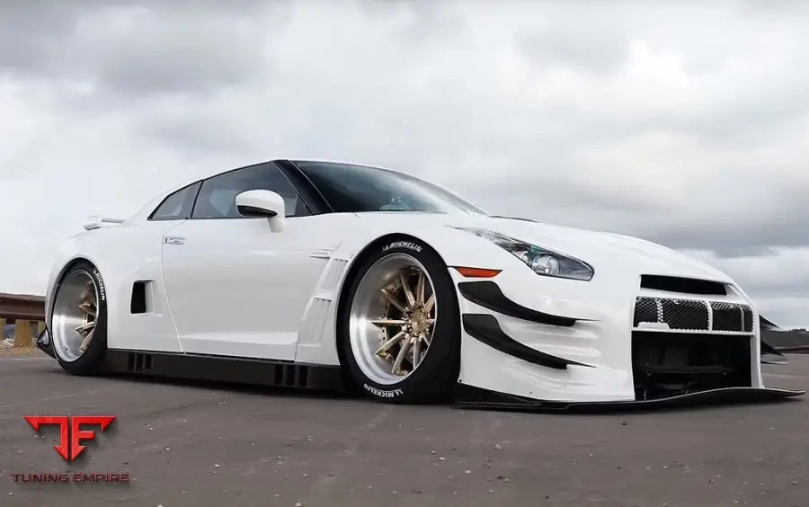 NISSAN GTR R35 BODY KIT