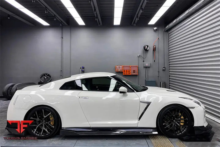 NISSAN GTR R35 EBA BKSS STYLE CARBON FIBER SIDE SKIRTS BSD
