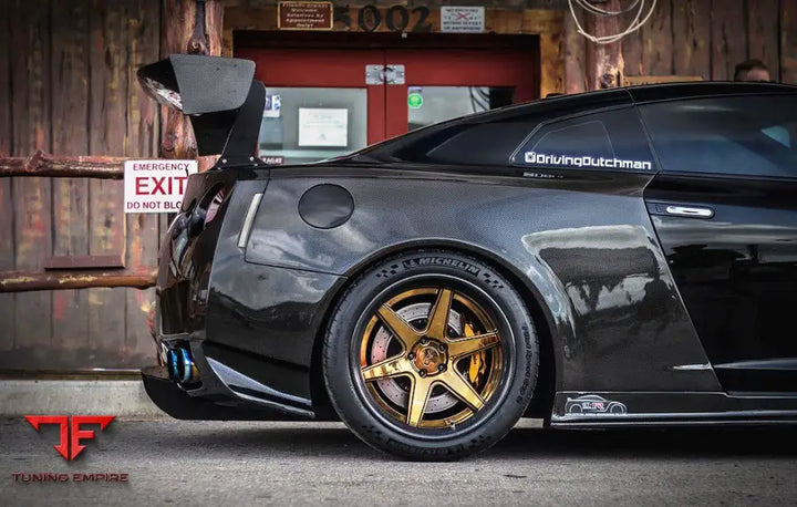 NISSAN GTR R35 WIDE BODY KIT GT1