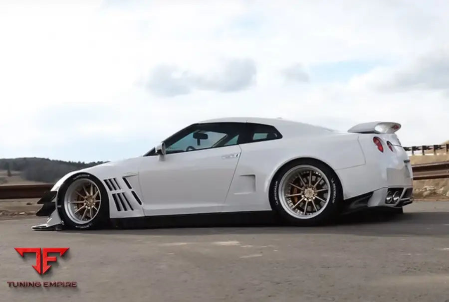 NISSAN GTR WIDE BODY