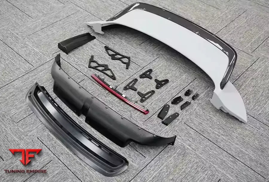PORSCHE 911 CARBON BODY KIT PARTS