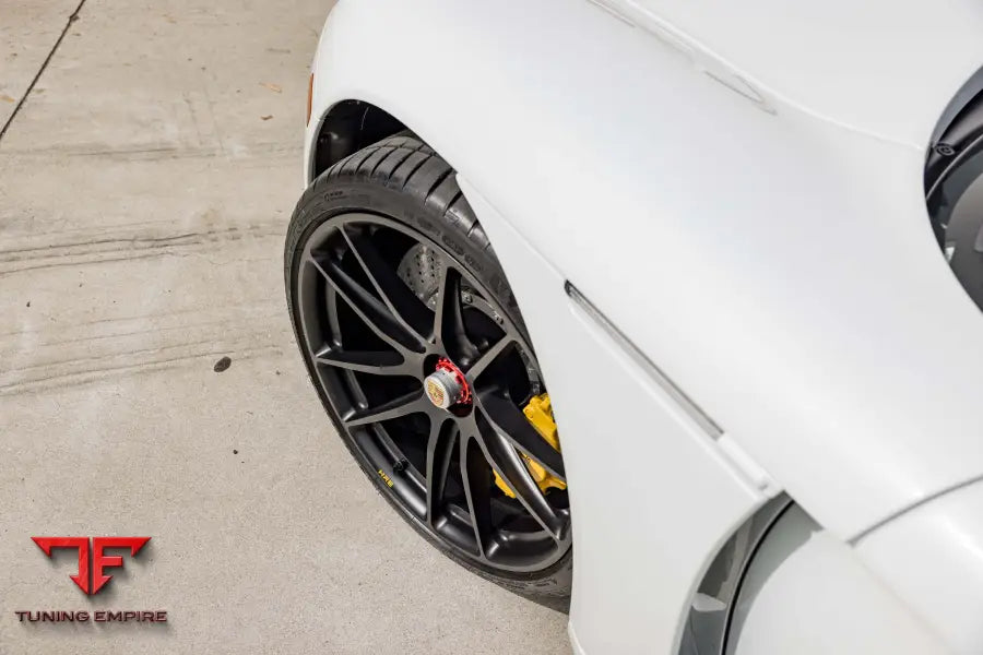 PORSCHE CARRERA GT FORGED WHEELS AND EXHAUST SYSTEM