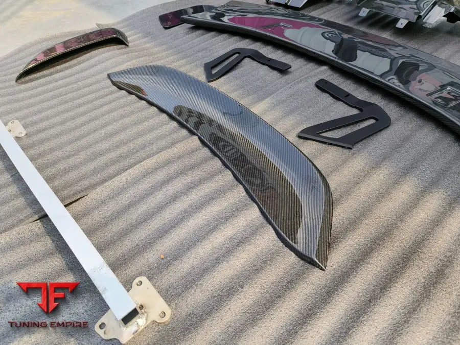 PORSCHE CAYMAN 718 982 TO GT4 CARBON CONVERSION BODY KIT