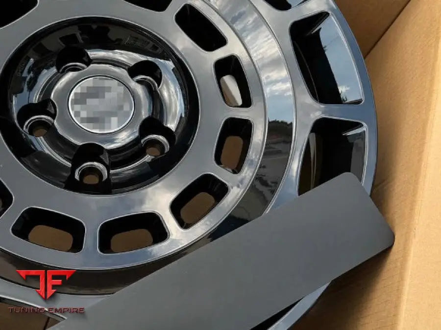 RANGE ROVER WHEEL DEFENDER OCTA L663 2025