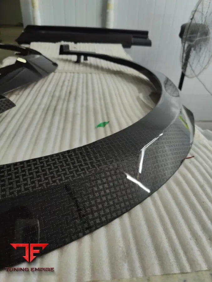 ROLLS ROYCE CULLINAN 2018 + BLACK BADGE DRY CARBON FENDER FLARES