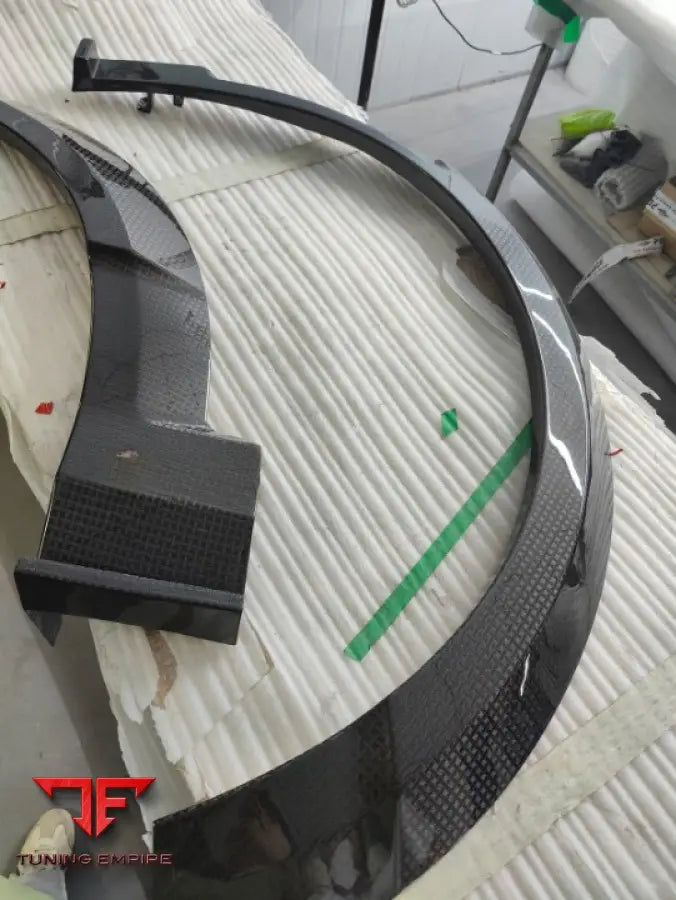 ROLLS ROYCE CULLINAN 2018 + BLACK BADGE DRY CARBON FENDER FLARES