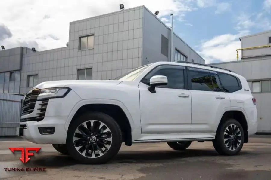 TOYOTA LAND CRUISER LC 300 ELECTRIC SIDE STEPS